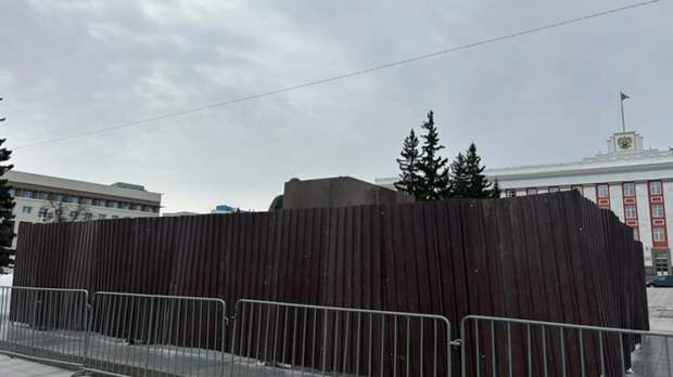 Проспект Ленина без Ленина. В Барнауле статую вождя пролетариата сняли с постамента