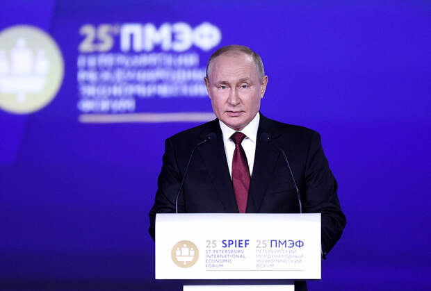 Путин 17 июня 2022 года на Петербургском экономическом форуме Путин 17 июня 2022 года на Петербургском экономическом форуме
