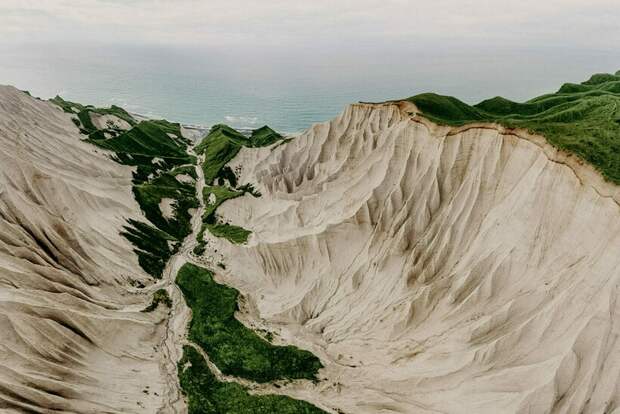 Белые скалы с высоты. Фото: nuestroclima.com Белые скалы с высоты. Фото: nuestroclima.com
