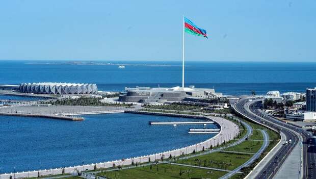Вид на Баку со смотровой площадки. Архивное фото
