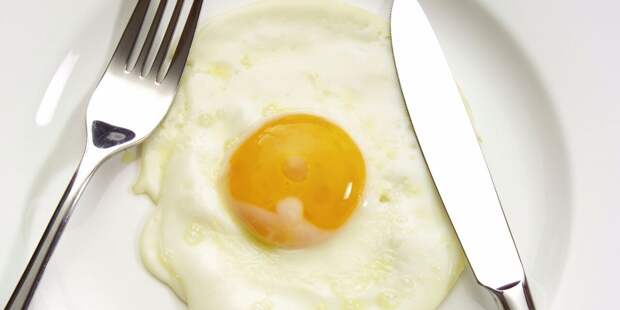 Не пугайтесь пятнышек в яйце: диетолог раскрыл простую правду о загадочных точках