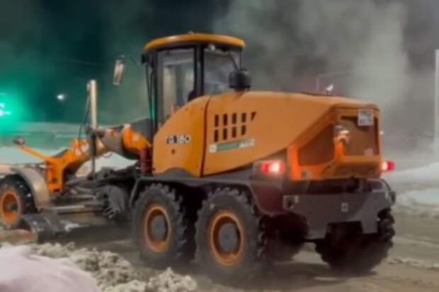 Дорогу перекрыли в Бердске из-за аварии на магистральном водоводе