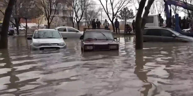 Опубликовано видео последствий потопа на Кавказе: Махачкала уходит под воду