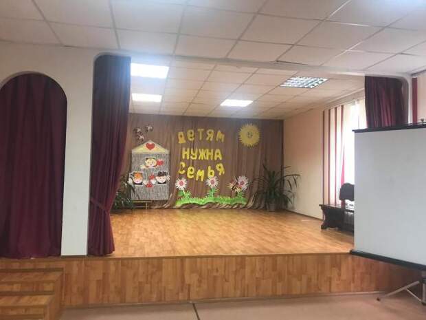Участницы и организаторы конкурса «Королева Урала» посетили детский дом в г.Асбест 