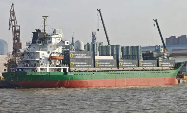 Это просто мирный трубовоз