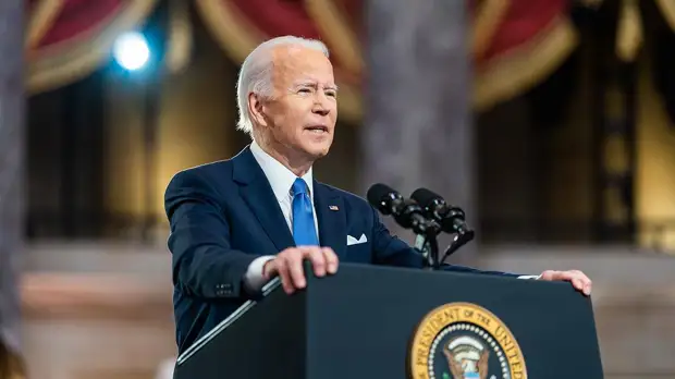 Байден подписал закон об ограничении торговли с Россией