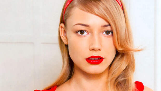 Восемь лет после развода: почему 38-летняя Оксана Акиньшина не живёт со всеми тремя детьми