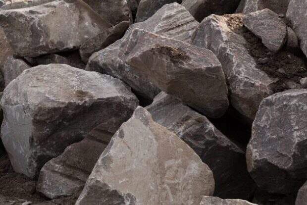 Каменные глыбы