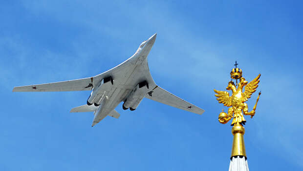 Бомбардировщик-ракетоносец Ту-160. Архивное фото