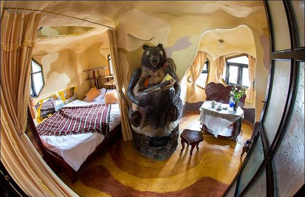 Номер медведя в гостевом доме (Crazy House, Вьетнам).