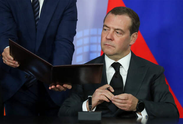 Путин назначил Медведева на новую должность!?… «Нет, не надо слов, не надо паники…».