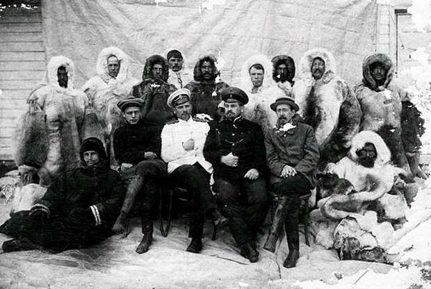 Во время подготовки к экспедиции на Северный полюс. Архангельск 1912 год.jpg