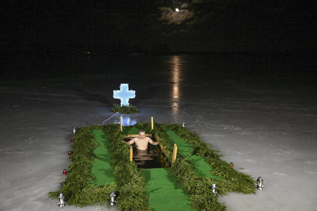 Роспотребнадзор рассказал о проверке воды в местах крещенских купаний