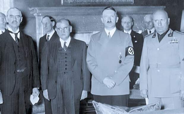Cлева направо: Н. Чемберлен, Э. Даладье, А. Гитлер, Б. Муссолини, фото 29 сентября 1938 года.