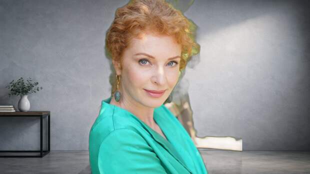 «Мамь-наседка» вместо звезды: почему 52-летняя Амалия Мордвинова покинула Россию после 4 браков и как сейчас выглядит её 20-летний сын