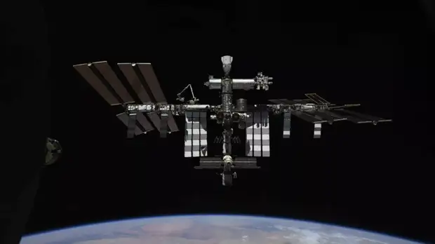 Орбиту МКС скорректируют для уклонения от космического мусора