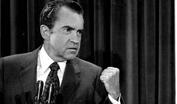 Ричард Никсон Президент США Ричард Никсон страдал от иррационального страха больниц. В 1974 году, эта фобия чуть не стоила главе государства жизни. Никсон согласился ехать в больницу только после того, как его домашний врач назвал ее альтернативой скорую смерть.