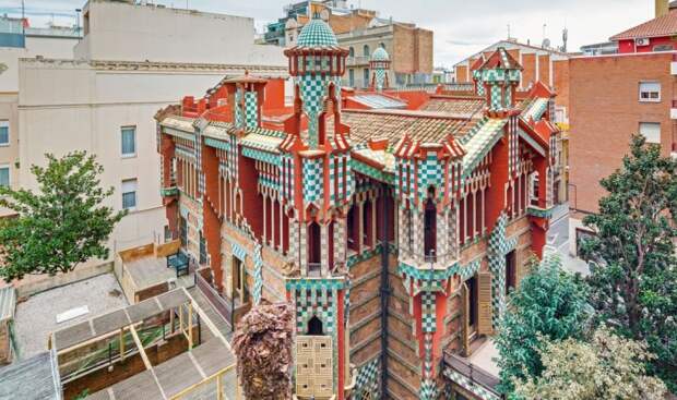 Casa Vicens – дебютный проект Антонио Гауди (Барселона, Испания). | Фото: barcelona-tourist-guide.com. Casa Vicens – дебютный проект Антонио Гауди (Барселона, Испания). | Фото: barcelona-tourist-guide.com.