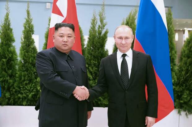 Из открытых источников в интернете. Глава КНДР Ким Чен Ын и президент РФ Владимир Путин.