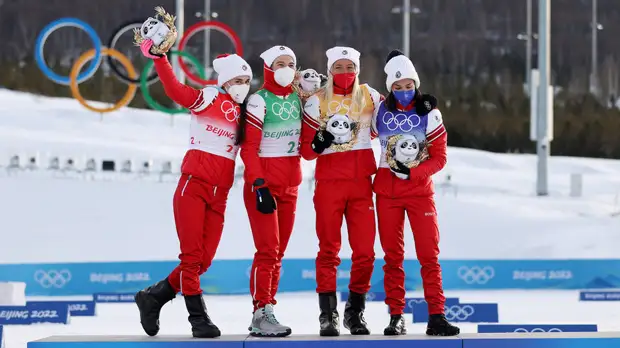 Опубликовано видео с церемонии награждения российских лыжниц на Олимпиаде в Пекине