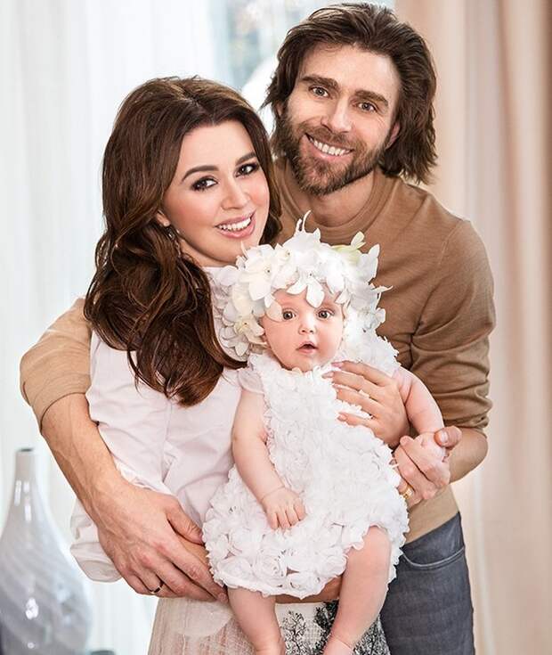 Младшая дочь Анастасии Заворотнюк примет участие в ледовом шоу Татьяны Навки