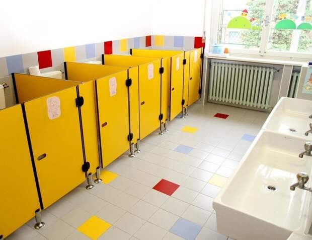 Руководство московской школы решило не пускать детей в туалет без справки ynews, дети, новости, правила, туалет, школа