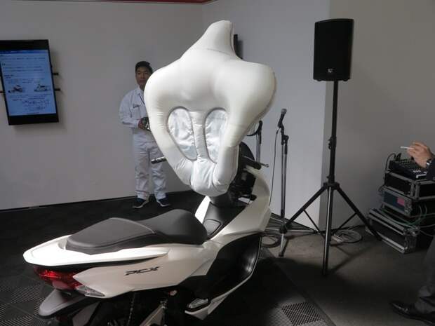 Компания Honda представила воздушную подушку для скутеров