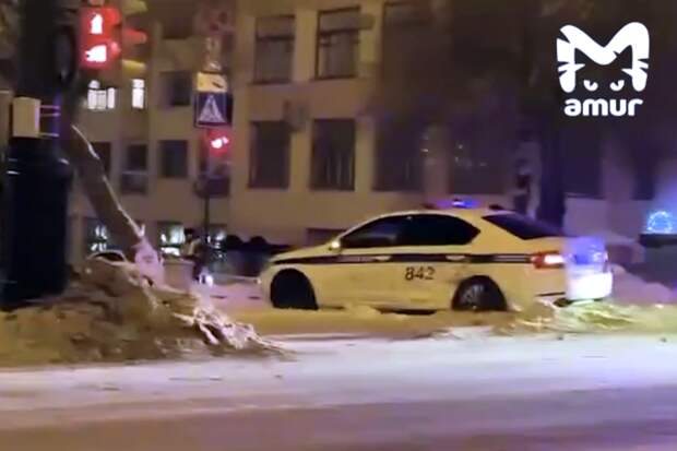 Mash: экипажи ДПС столкнулись во время погони в центре Хабаровска