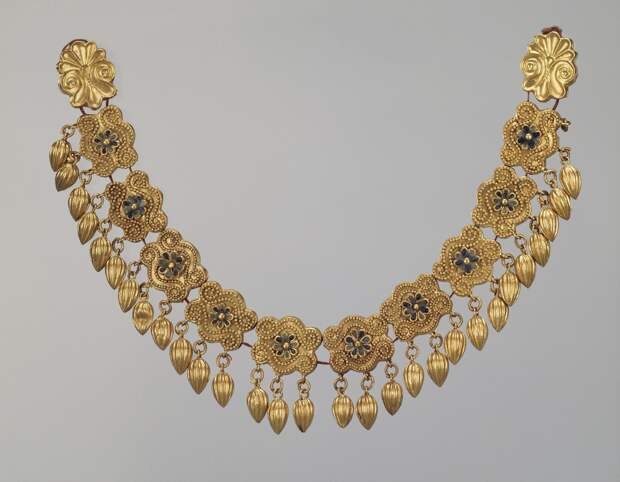 Ожерелье с зерновидными подвесками и звеньями с завитками и розетками (Золото, V-IV в. до н.э.)