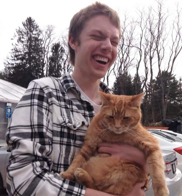 1. Мой слепой друг впервые держит кошку реакции, реакция людей, смешные фотки
