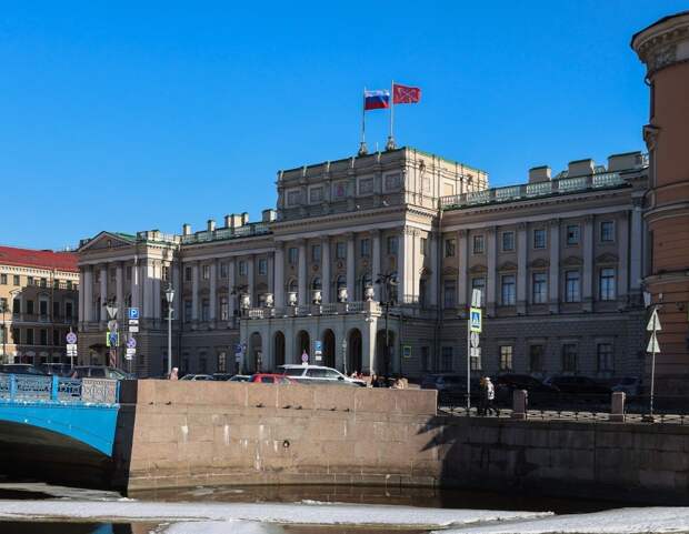 Петербургский парламент будет награждать лучшие профессиональные династии города