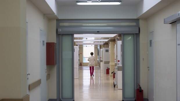 Главврача московской клиники объявили в розыск после смерти пациентки