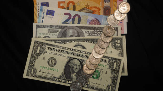 Мосбиржа из-за санкций не будет проводить торги долларом и евро 13 июня