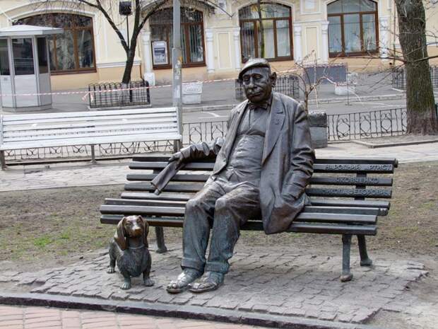 119 Памятник актеру Николаю Яковченко в Киеве