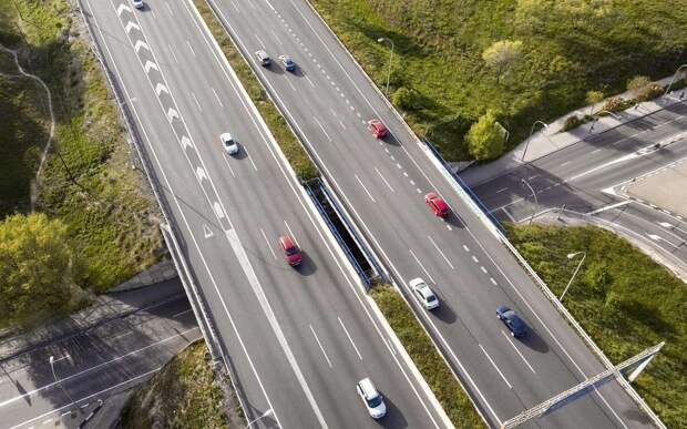 Быстрее 130 км/ч: возможен ли пересмотр скоростных лимитов в России?