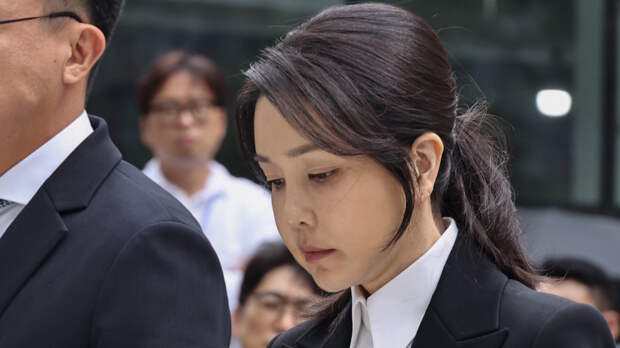 Бывшую первую леди Южной Кореи заключили под стражу