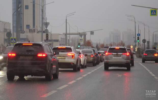 «Иначе будем сидеть в пробках»: Минниханов поручил развивать общественный транспорт