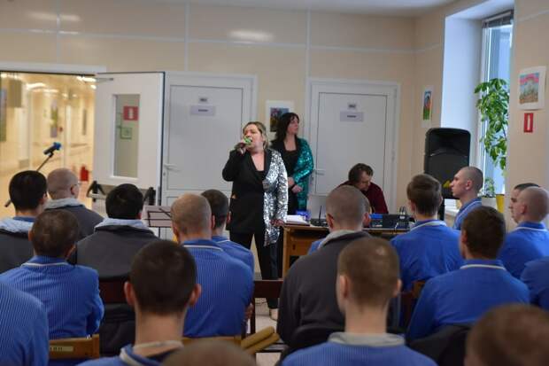 В Смоленске для участников СВО из военного госпиталя провели концерт