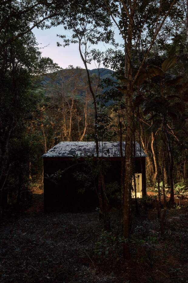 Миниатюрный домик для отдыха в бразильском лесу