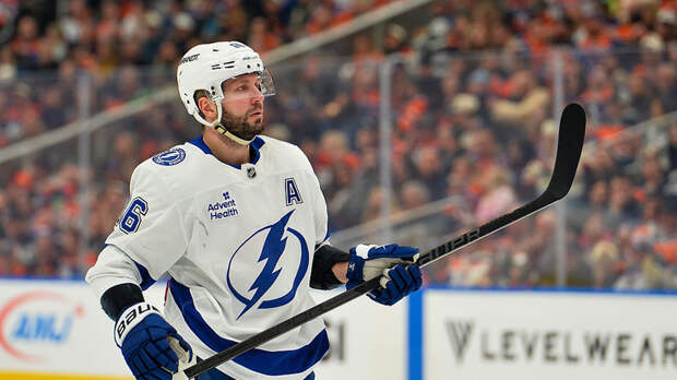 «Тампа» поздравила Кучерова с юбилейной шайбой в НХЛ