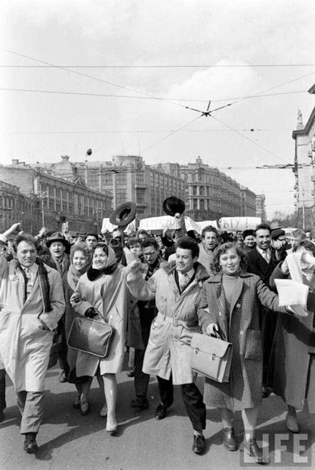 12 апреля 1961 года. Всенародное ликование СССР, гагарин, космос, ностальгия