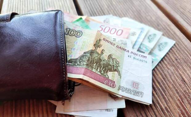 «Врут как дышат». Средняя зарплата в России за месяц выросла на 40 тысяч — до 138 тыс. рублей. Кто поверит?