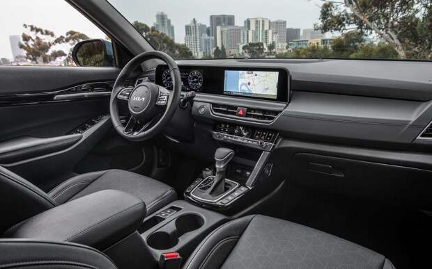 Хорошо знакомый кроссовер Kia снова можно купить в России: актуальные цены