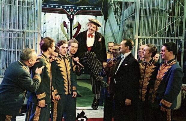 Олег Попов на съемках фильма о цирке. Фото Семен Мишин-Моргенштерн, 1959 - 1960 год, г.