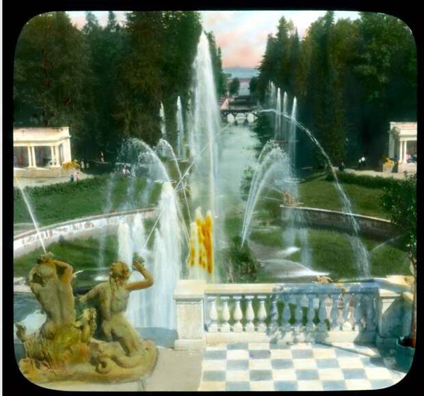 Петергоф, парк: вид из дворца на Большой каскад фонтанов