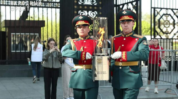 Частицу Вечного огня из Александровского сада Москвы доставят в Крым
