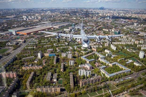Москва из кабины самолета Ил-78 авиатехника, авиация, москва