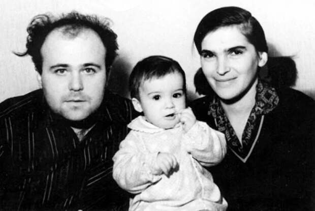 Актёр Александр Калягин: вначале выбрал медицину. Один воспитал дочь и почему не любил свою самую популярную роль