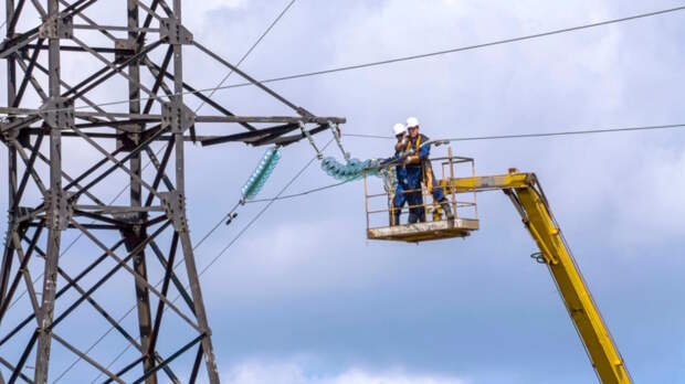 В двух регионах России восстановили электроснабжение 80% потребителей