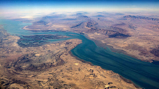 WSJ: контроль над Ормузским проливом определит победителя войны в Иране